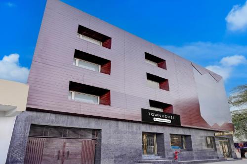 super townhouse airport road delhi