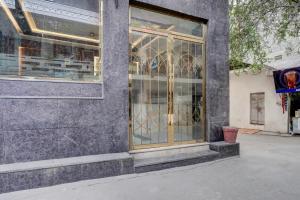 super townhouse airport road delhi
