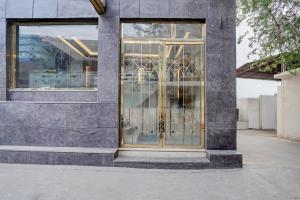 super townhouse airport road delhi