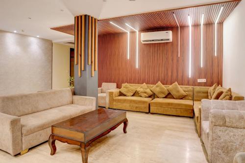 super townhouse airport road delhi