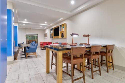 holiday inn express amarillo south by ihg