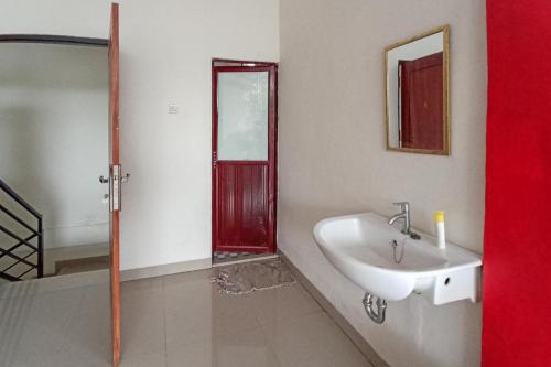 reddoorz syariah near sentani city square