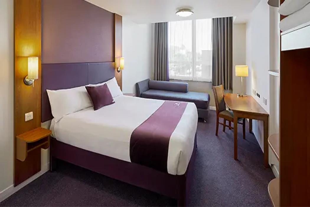 premier inn swansea waterfront