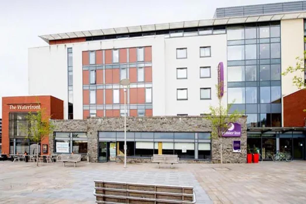 premier inn swansea waterfront
