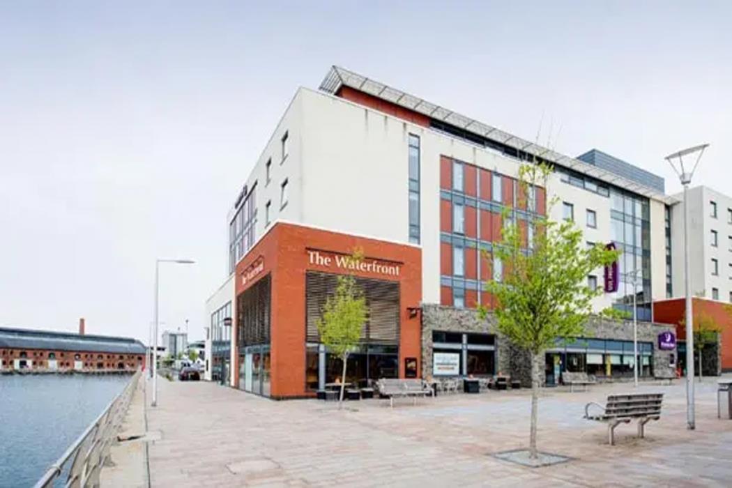 premier inn swansea waterfront