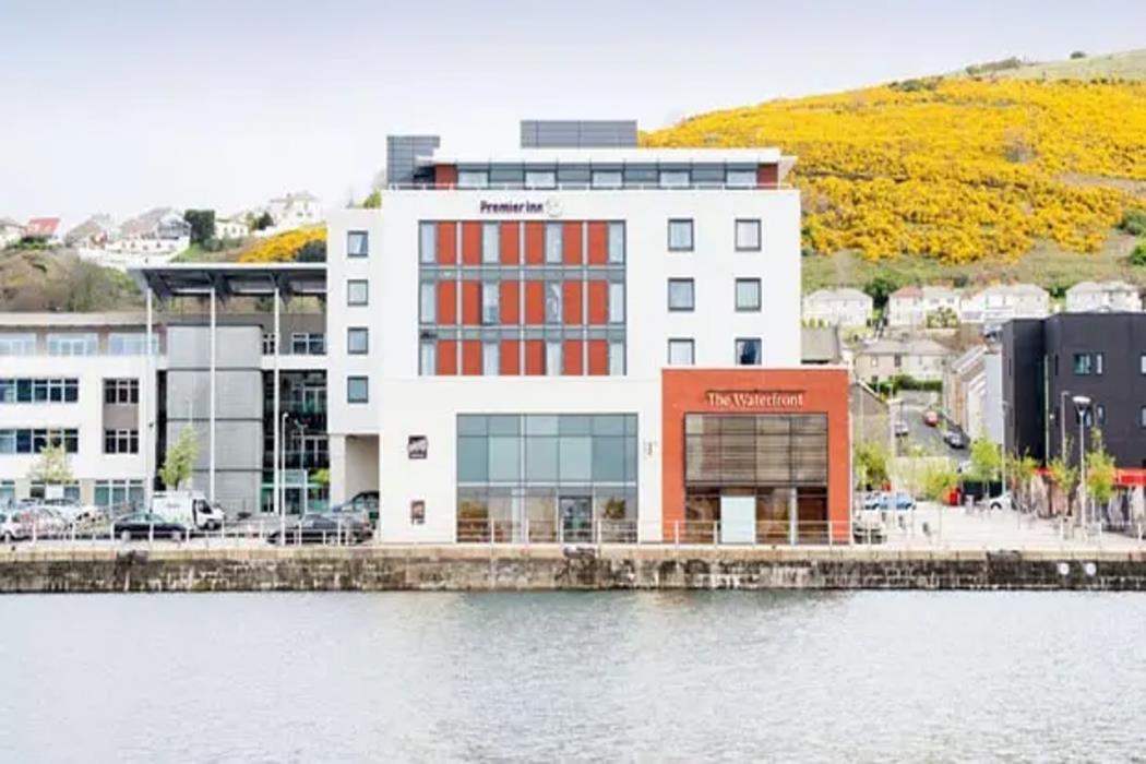 premier inn swansea waterfront