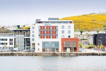premier inn swansea waterfront