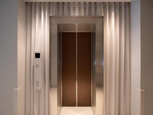 ffffff hotel