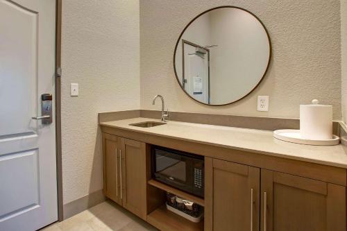 hampton inn and suites borger