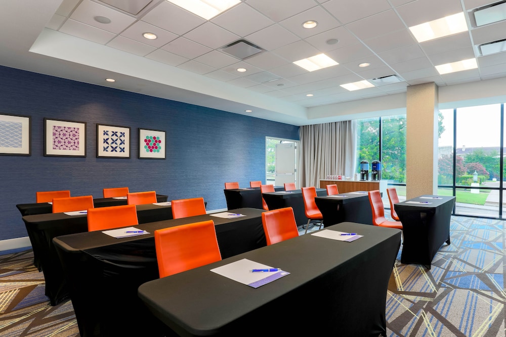 holiday inn express and suites fort worth downtown by ihg