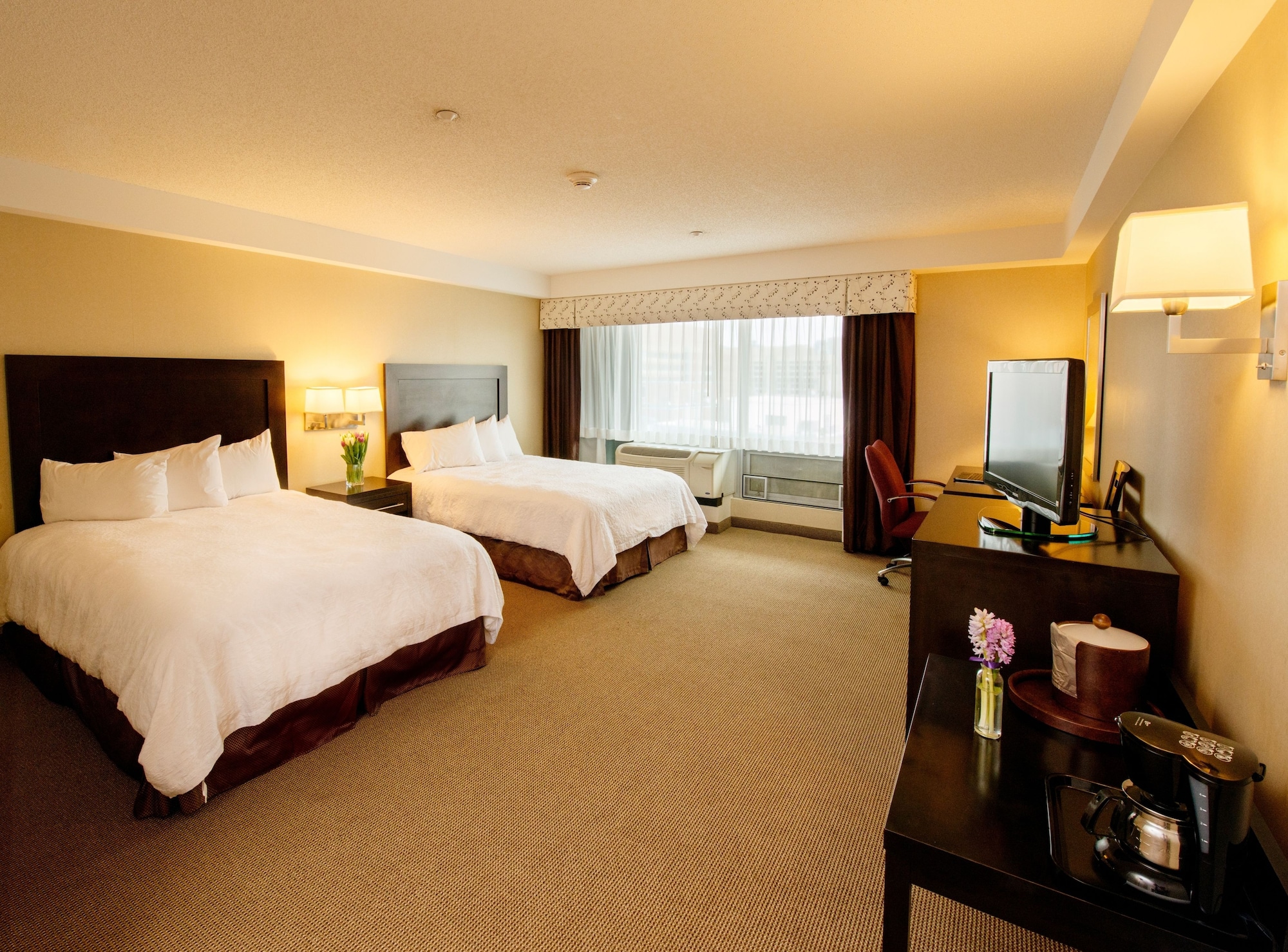 hampton inn and suites boston crosstown center