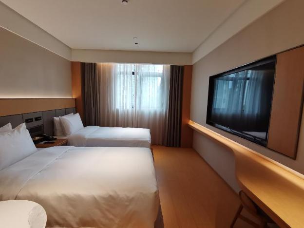 ji hotel shanghai jinjiang action park metro station