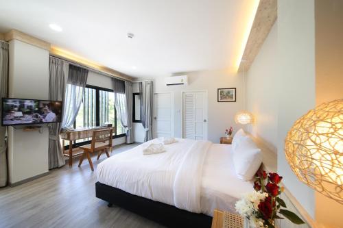 the wood pattani hotel