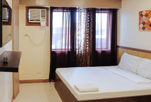 reddoorz h f golden travellers inn