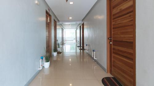 budget backpackers transient house near naia