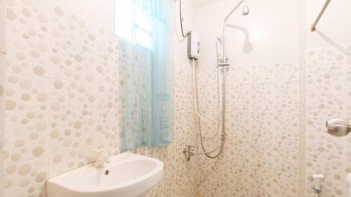 budget backpackers transient house near naia
