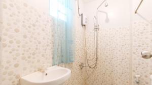 budget backpackers transient house near naia