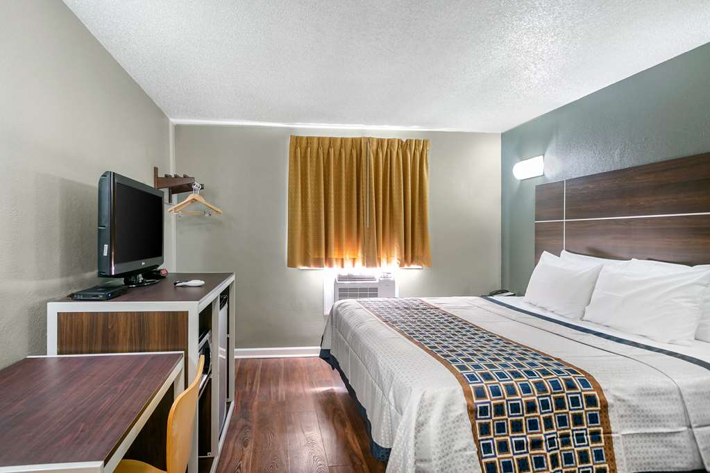 rodeway inn bristol near sesame place