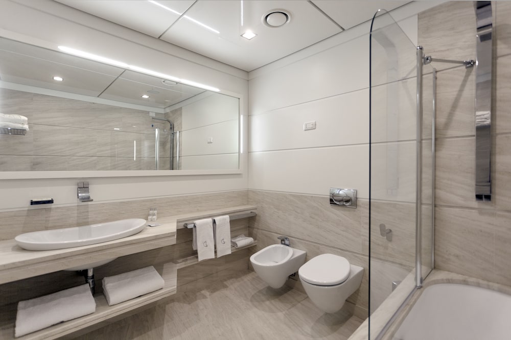 albergo yacht club marina di loano