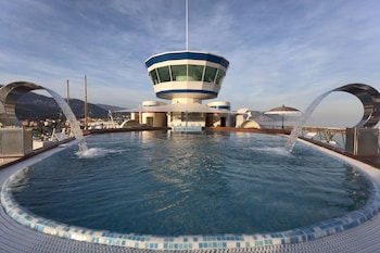 albergo yacht club marina di loano