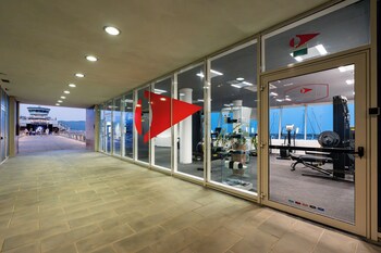 albergo yacht club marina di loano