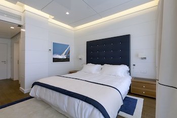 albergo yacht club marina di loano
