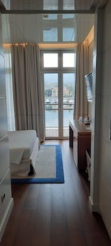 albergo yacht club marina di loano