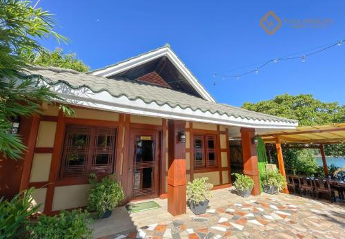 villa angelina luxury suites