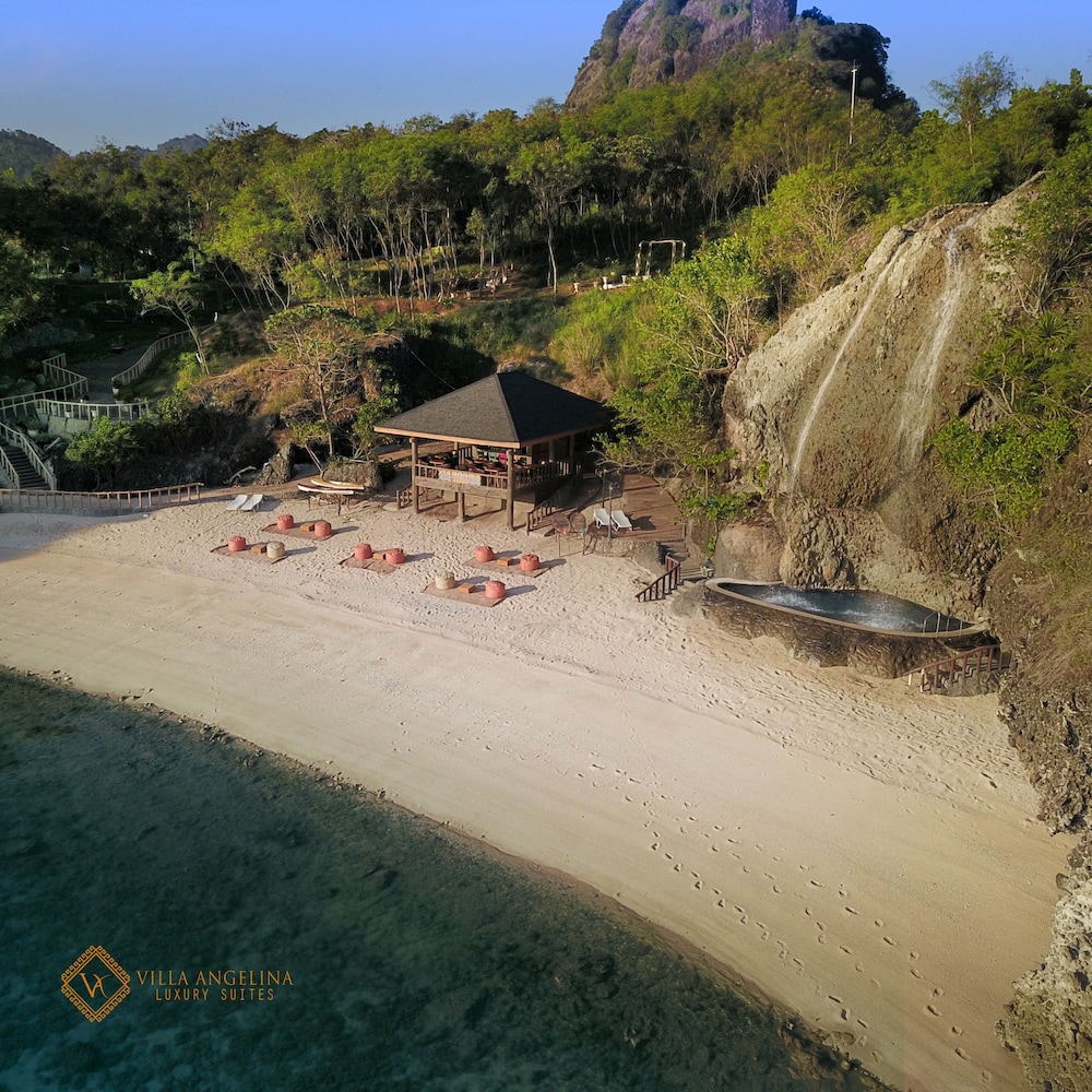 villa angelina luxury suites