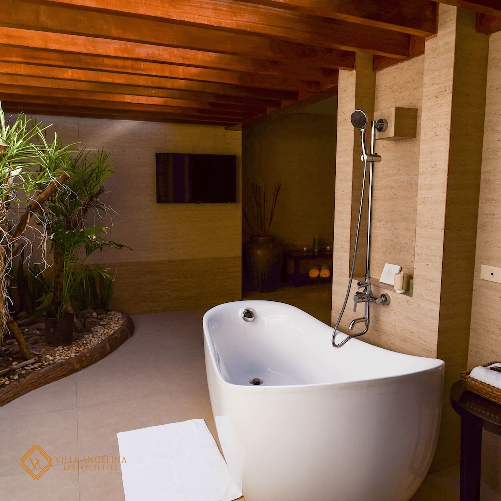 villa angelina luxury suites