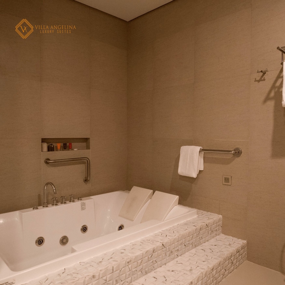 villa angelina luxury suites