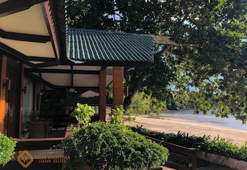 villa angelina luxury suites
