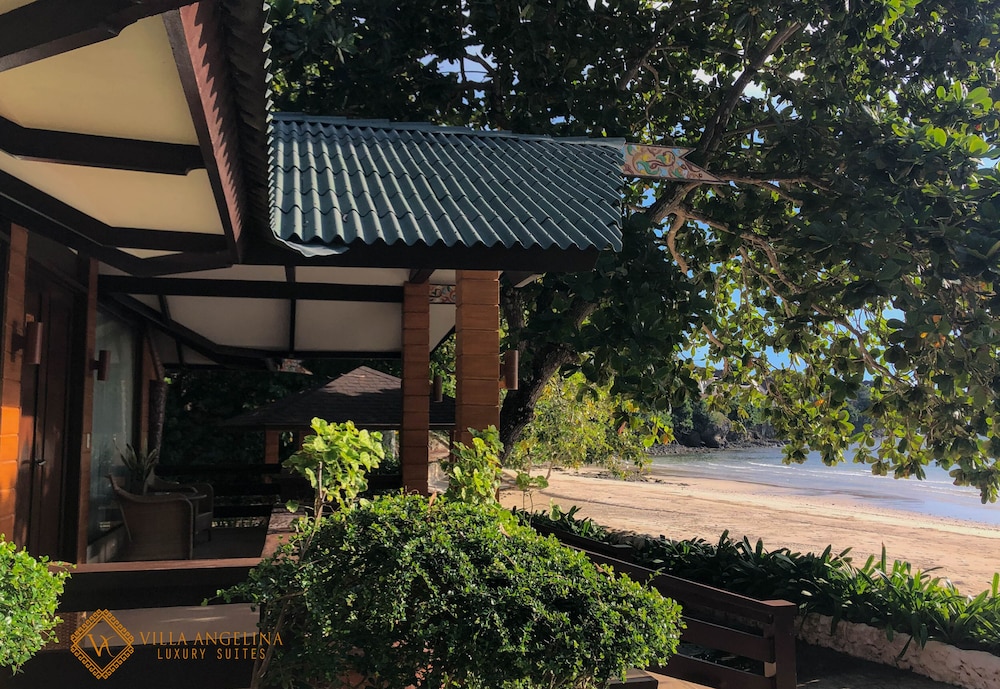 villa angelina luxury suites