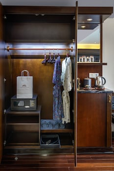 paradise suites hotel