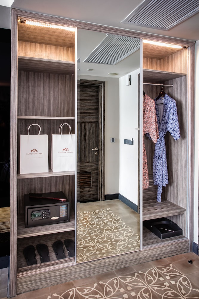 paradise suites hotel