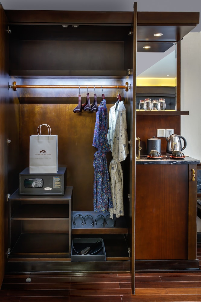 paradise suites hotel