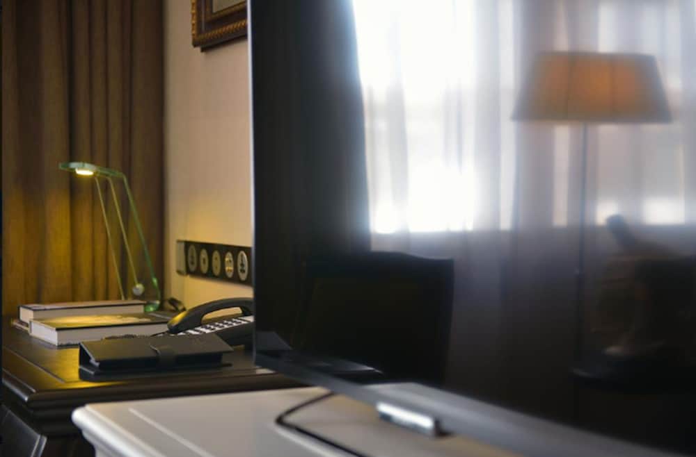 paradise suites hotel