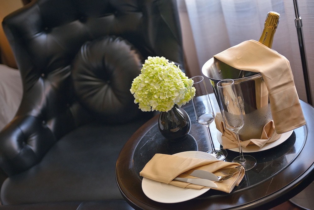 paradise suites hotel