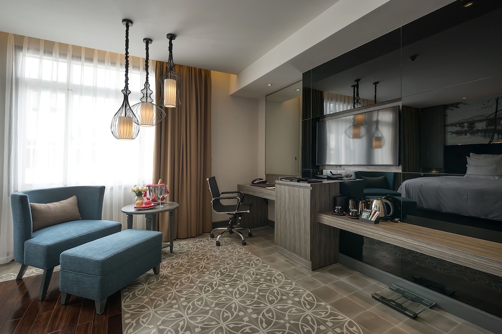 paradise suites hotel