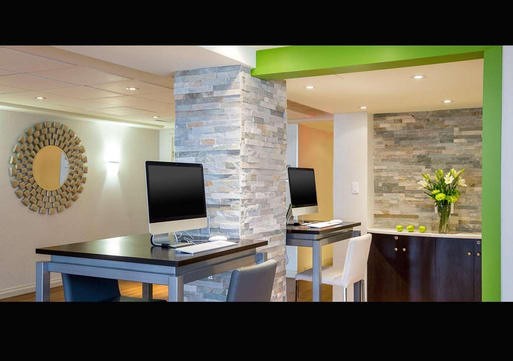 spark by hilton montreal brossard