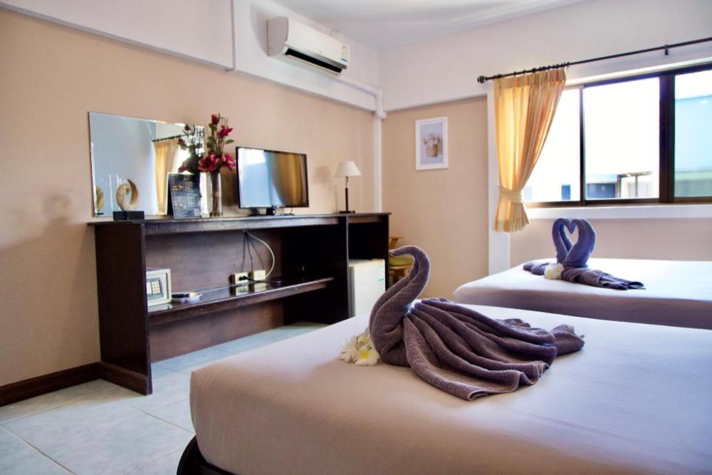 golden guesthouse by the beach cha am