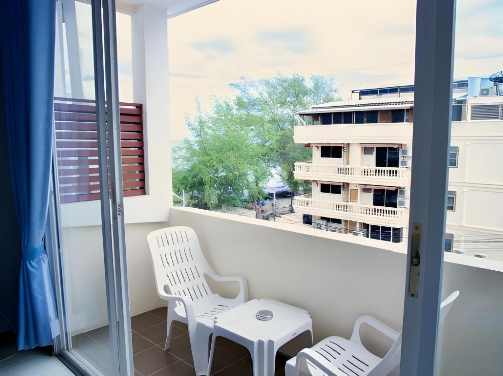 golden guesthouse by the beach cha am