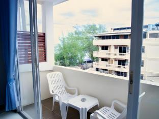 golden guesthouse by the beach cha am