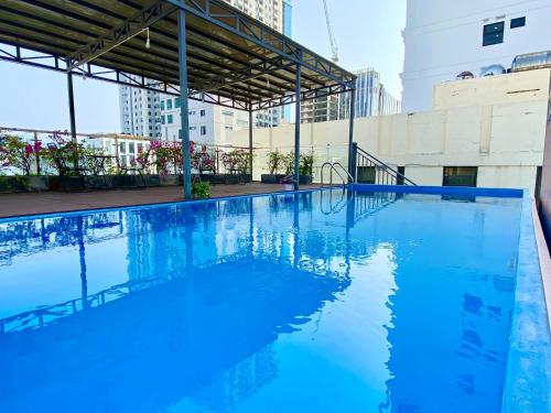 hummer hotel and apartment da nang beach
