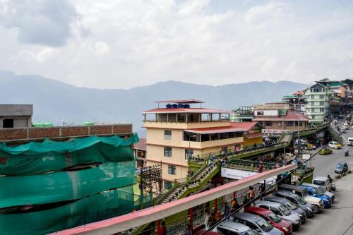 tateng retreat near mg marg