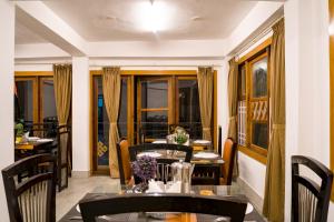 tateng retreat near mg marg