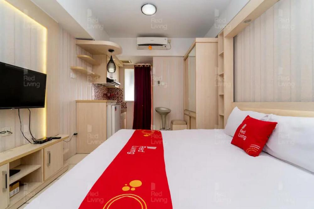 redliving apartemen green lake view ciputat hanna property tower b