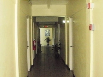pineapple court hotel