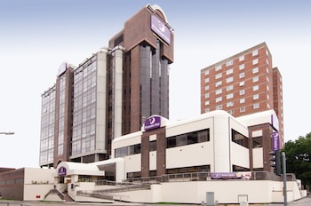premier inn sunbury kempton park