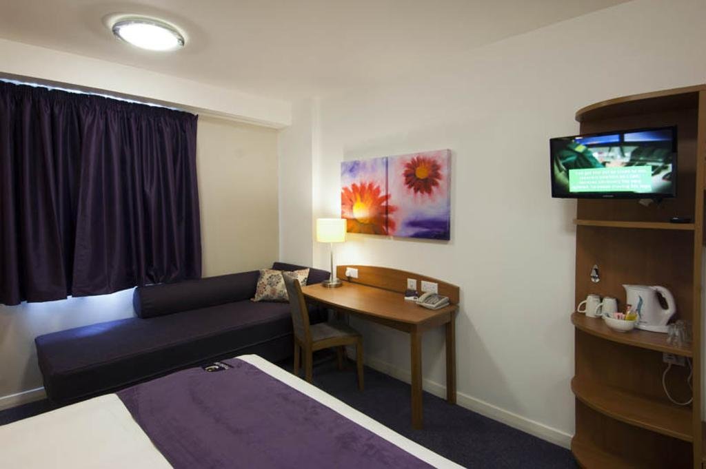 Premier Inn London Ealing,Brentford>>Bexley,3 star